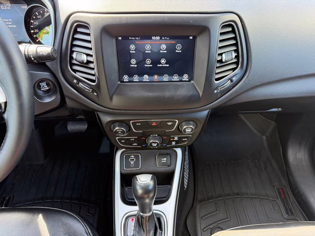 2018 Billet Silver Metallic Clearcoat Jeep Compass Latitude FWD SUV
