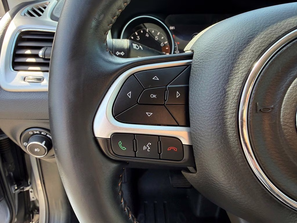 2018 Billet Silver Metallic Clearcoat Jeep Compass Latitude FWD SUV