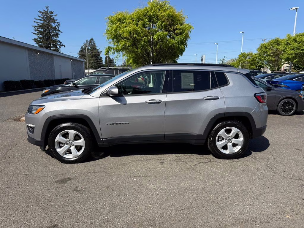 2018 Billet Silver Metallic Clearcoat Jeep Compass Latitude FWD SUV