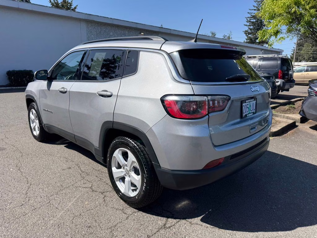 2018 Billet Silver Metallic Clearcoat Jeep Compass Latitude FWD SUV