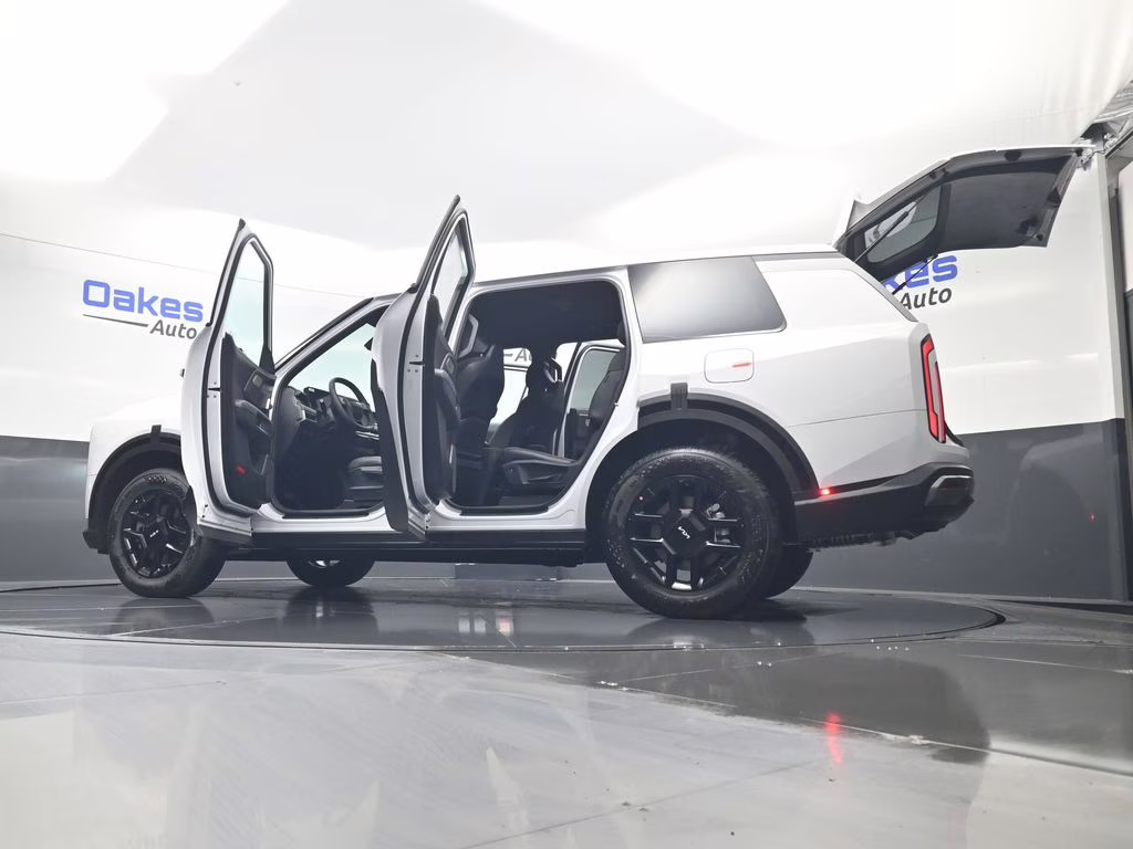 2027 Glacial White Pearl Kia Telluride LX FWD SUV