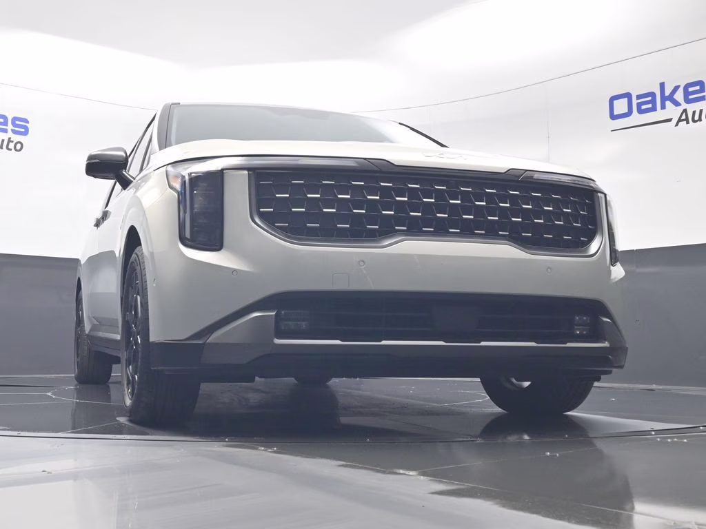 2026 Ivory Silver Kia Carnival SX Prestige FWD Van