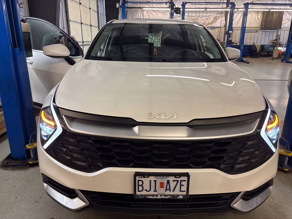 2024 Snow White Pearl Kia Sportage LX AWD SUV