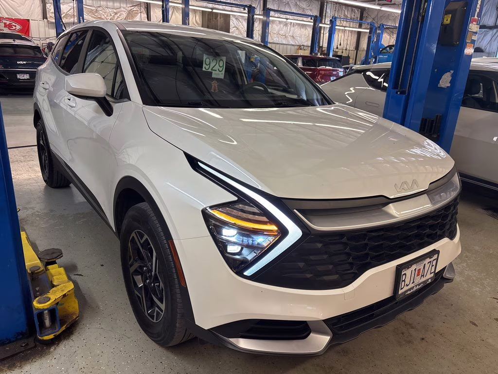 2024 Snow White Pearl Kia Sportage LX AWD SUV