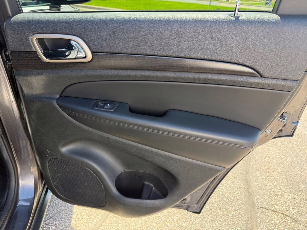 2014 Granite Crystal Metallic Clearcoat Jeep Grand Cherokee Laredo 4X4 SUV