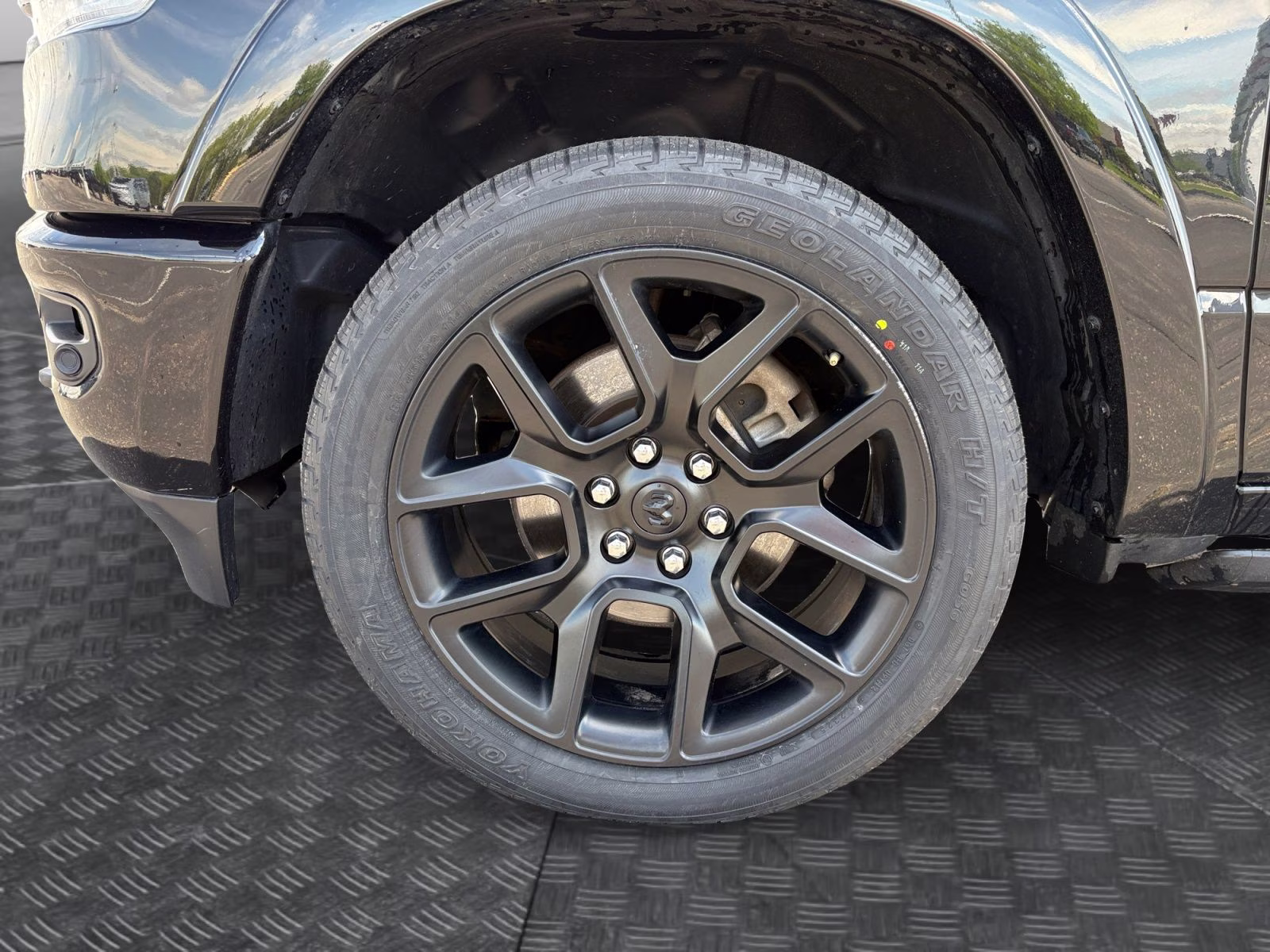 2020 Diamond Black Crystal Pearlcoat Ram 1500 Laramie 4X4 Truck