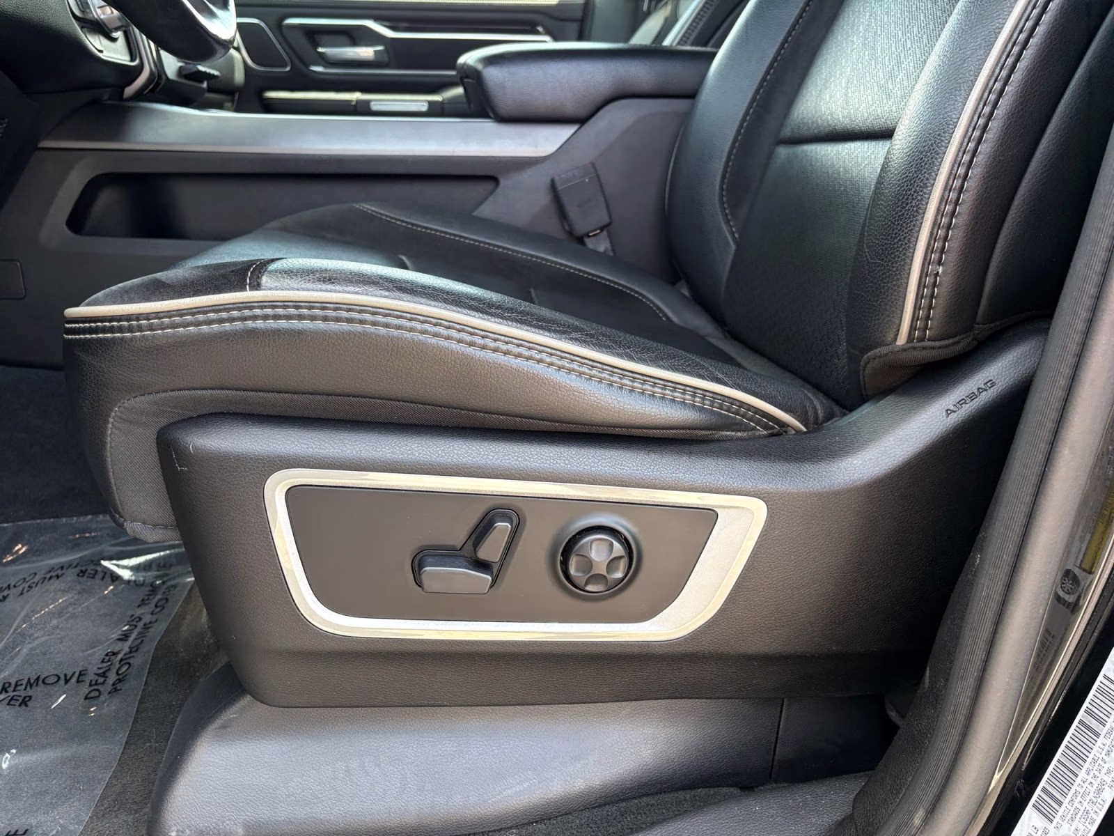 2020 Diamond Black Crystal Pearlcoat Ram 1500 Laramie 4X4 Truck