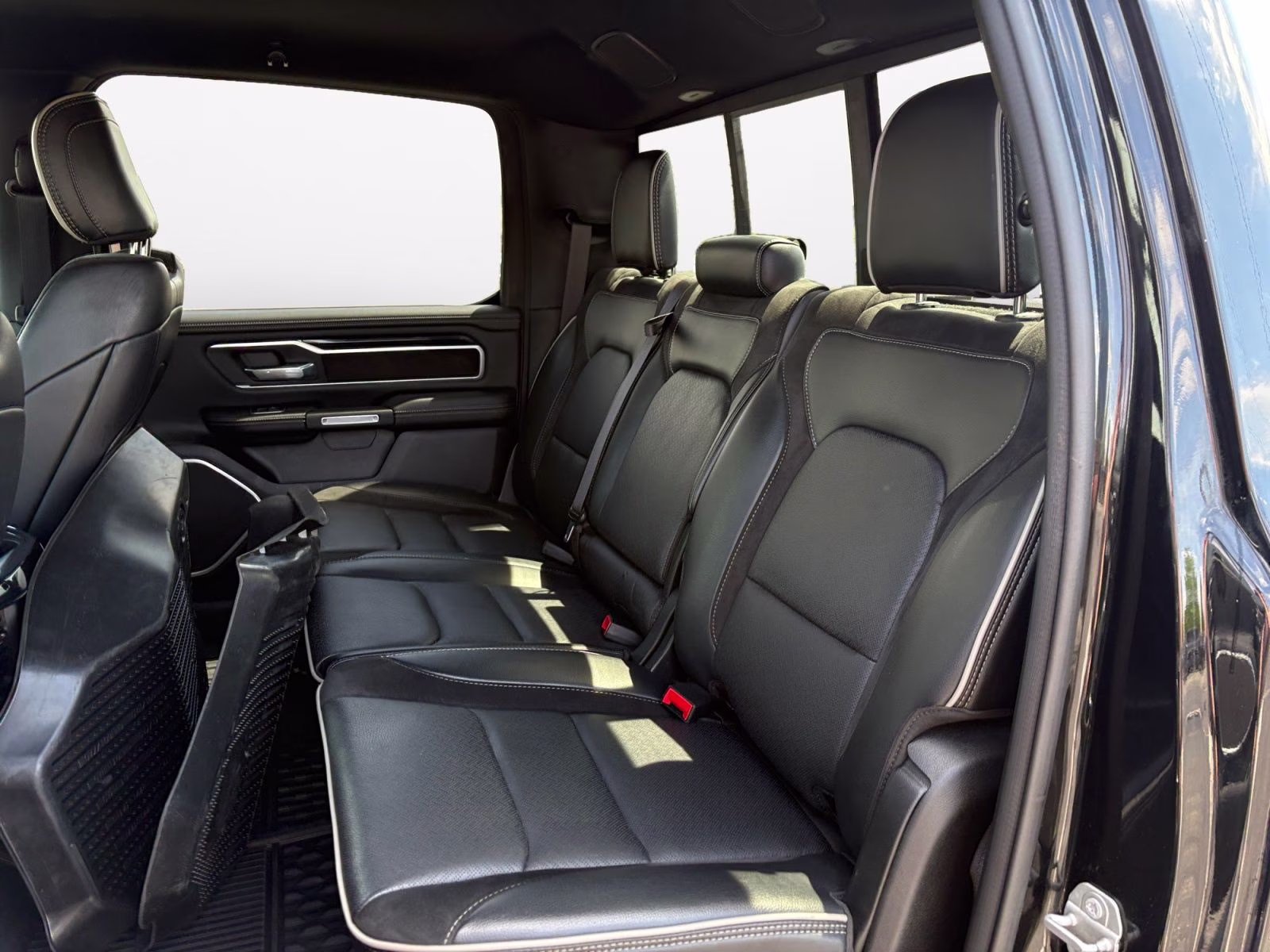 2020 Diamond Black Crystal Pearlcoat Ram 1500 Laramie 4X4 Truck
