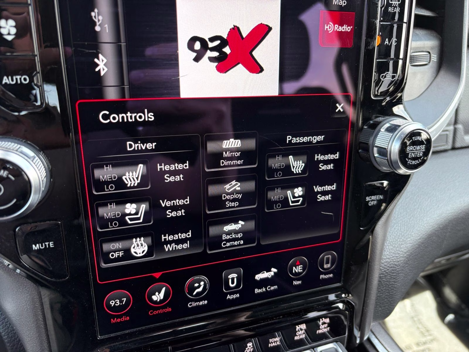 2020 Diamond Black Crystal Pearlcoat Ram 1500 Laramie 4X4 Truck