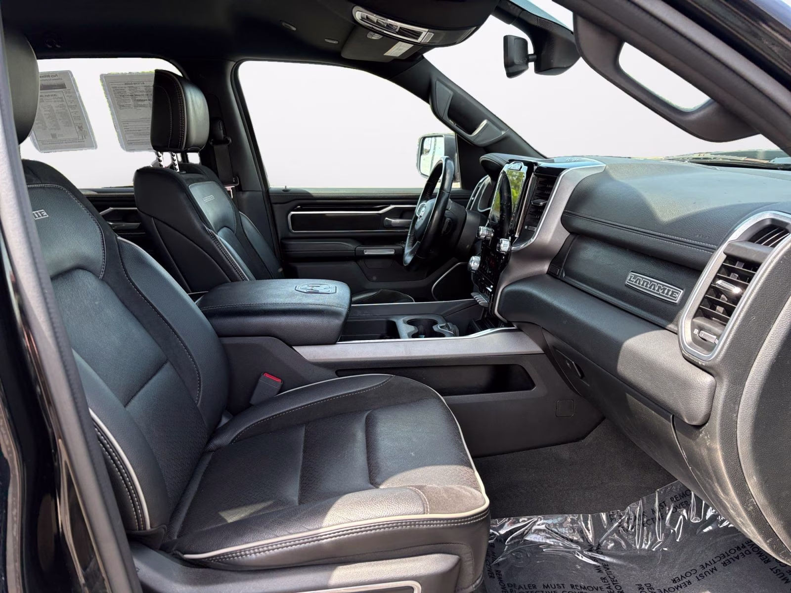 2020 Diamond Black Crystal Pearlcoat Ram 1500 Laramie 4X4 Truck