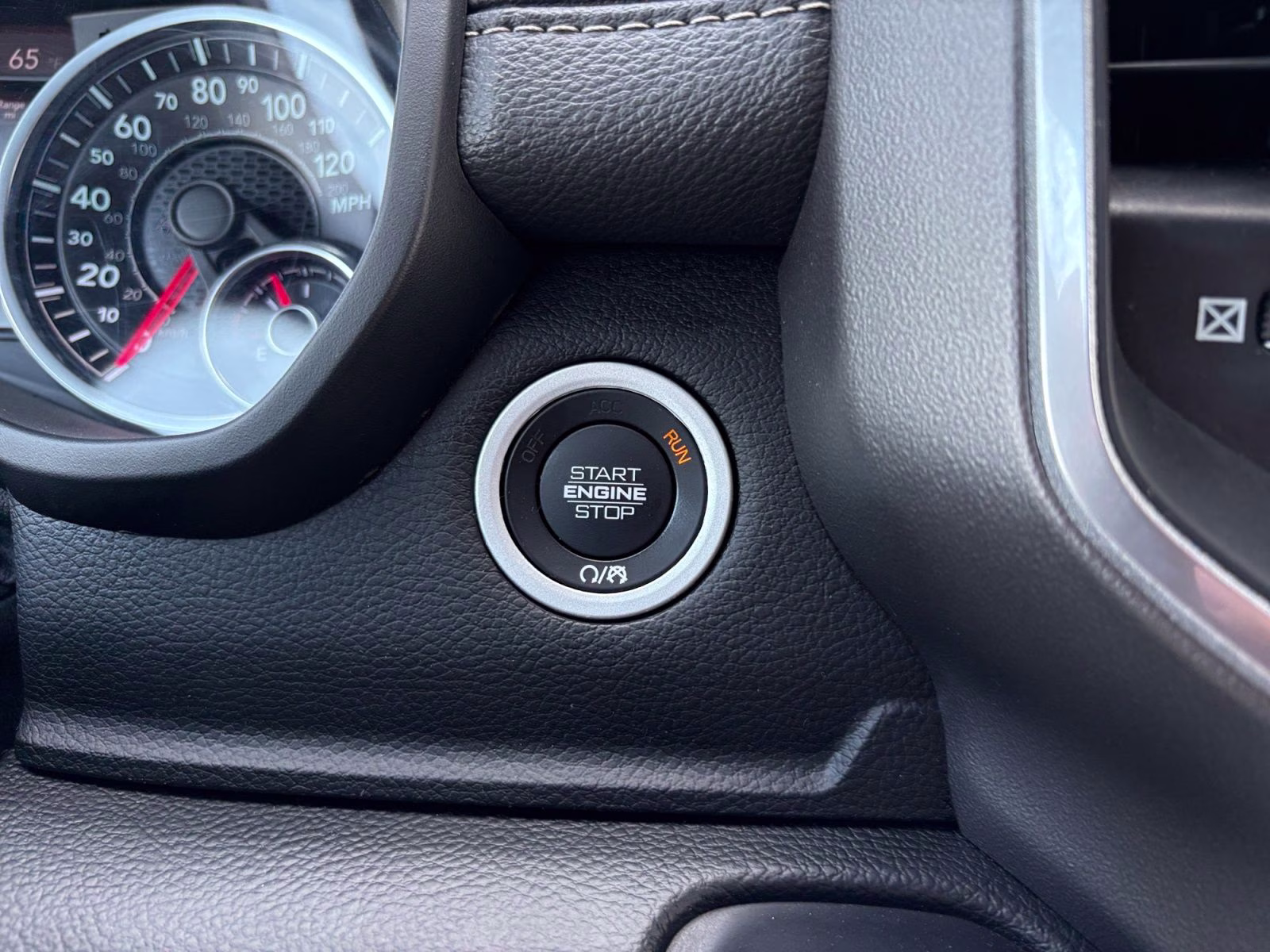 2020 Diamond Black Crystal Pearlcoat Ram 1500 Laramie 4X4 Truck