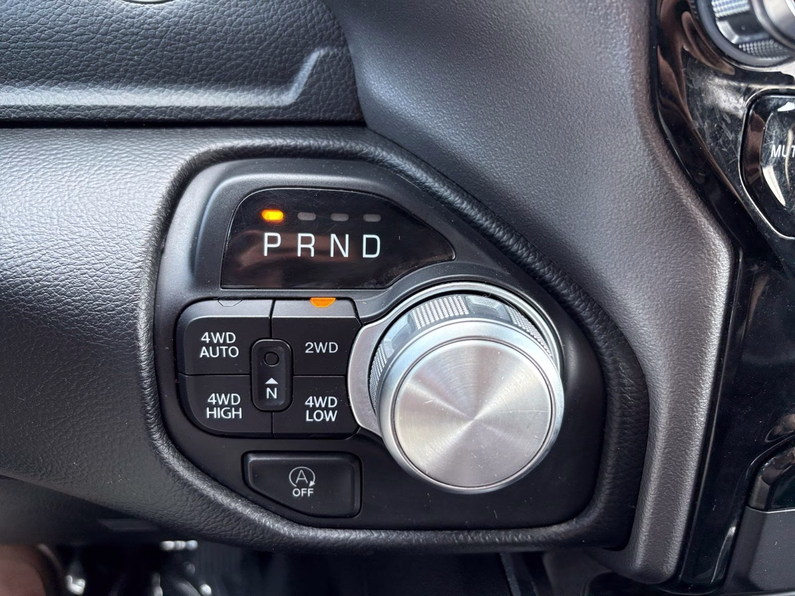 2020 Diamond Black Crystal Pearlcoat Ram 1500 Laramie 4X4 Truck