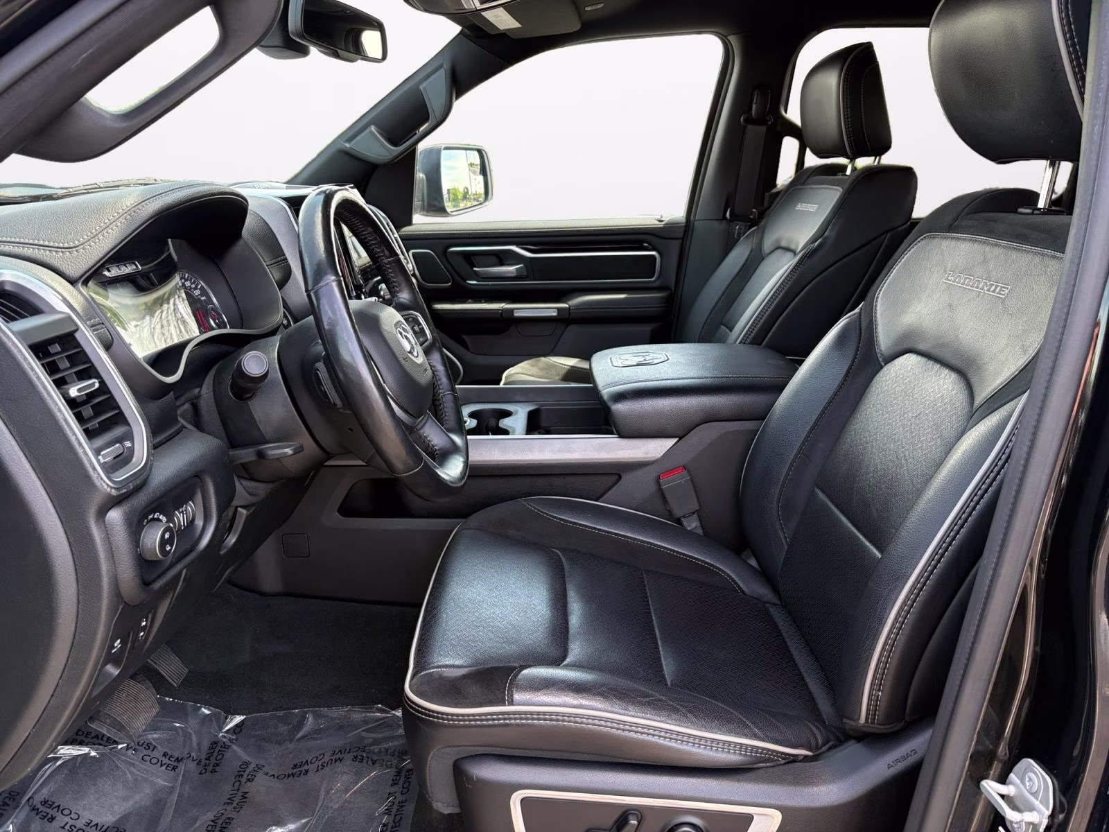 2020 Diamond Black Crystal Pearlcoat Ram 1500 Laramie 4X4 Truck