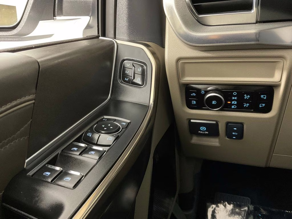2025 White Metallic Ford F-150 Platinum 4X4 Truck