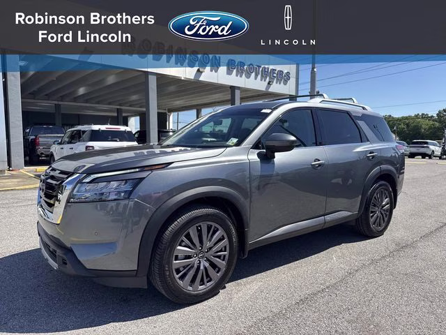 2023 Nissan Pathfinder SL 2WD's photo