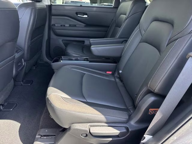 2023 Gun Metallic Nissan Pathfinder SL FWD SUV
