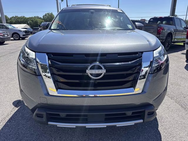 2023 Gun Metallic Nissan Pathfinder SL FWD SUV