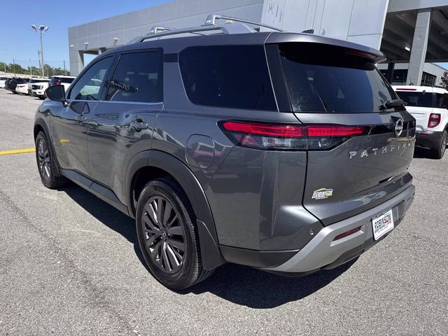 2023 Gun Metallic Nissan Pathfinder SL FWD SUV