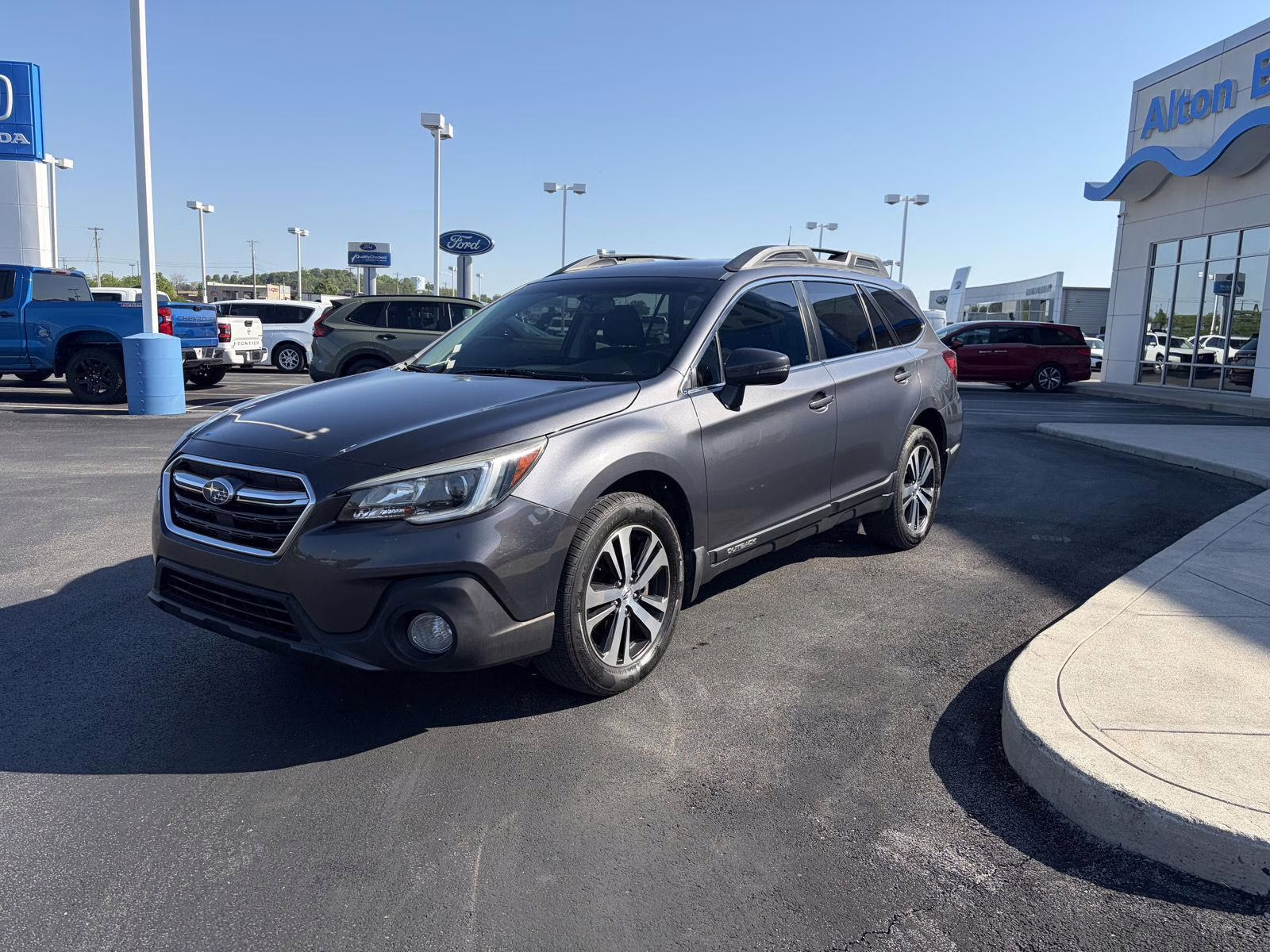 2018 Magnetite Gray Metallic Subaru Outback Limited AWD SUV