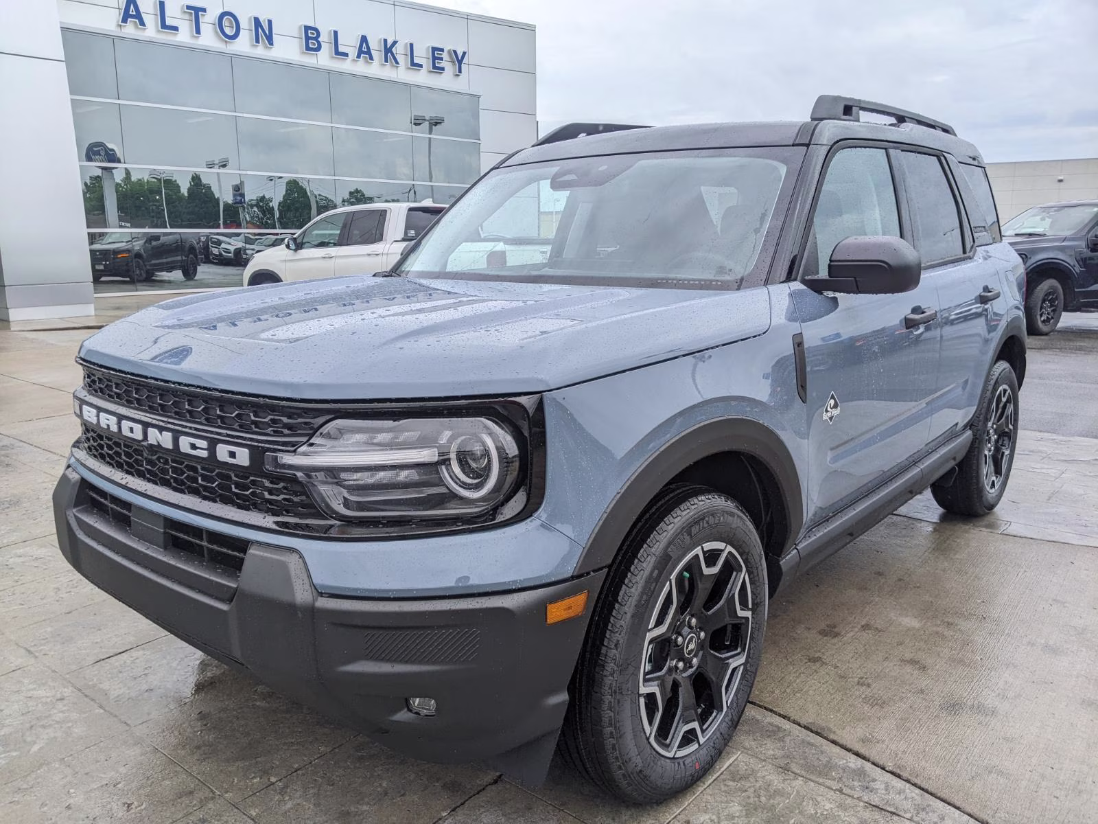 2026 Azure Gray Metallic Tri-Coat Ford Bronco Sport Outer Banks 4X4 SUV