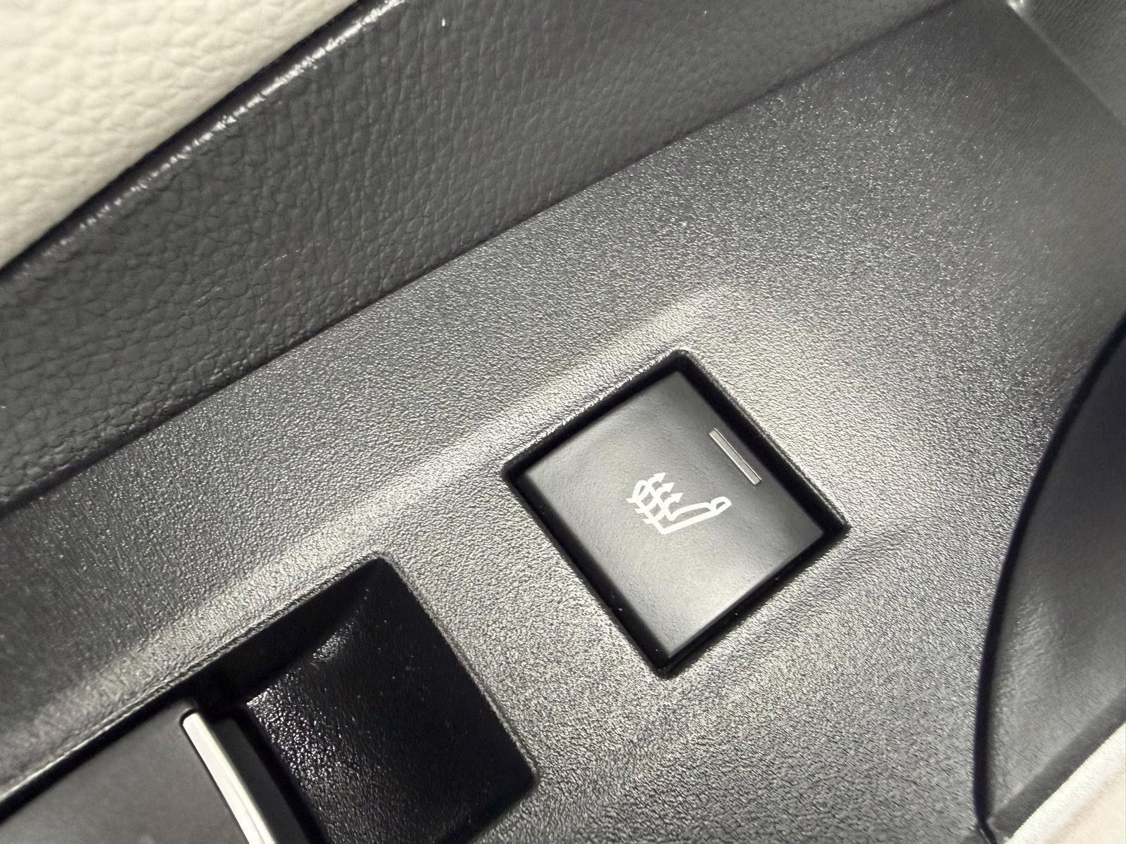2025 Wind Chill Pearl Toyota RAV4 Limited AWD SUV