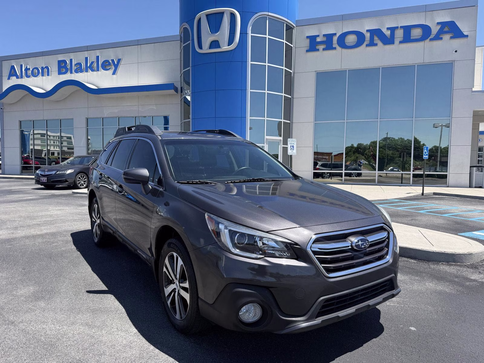 2018 Magnetite Gray Metallic Subaru Outback Limited AWD SUV
