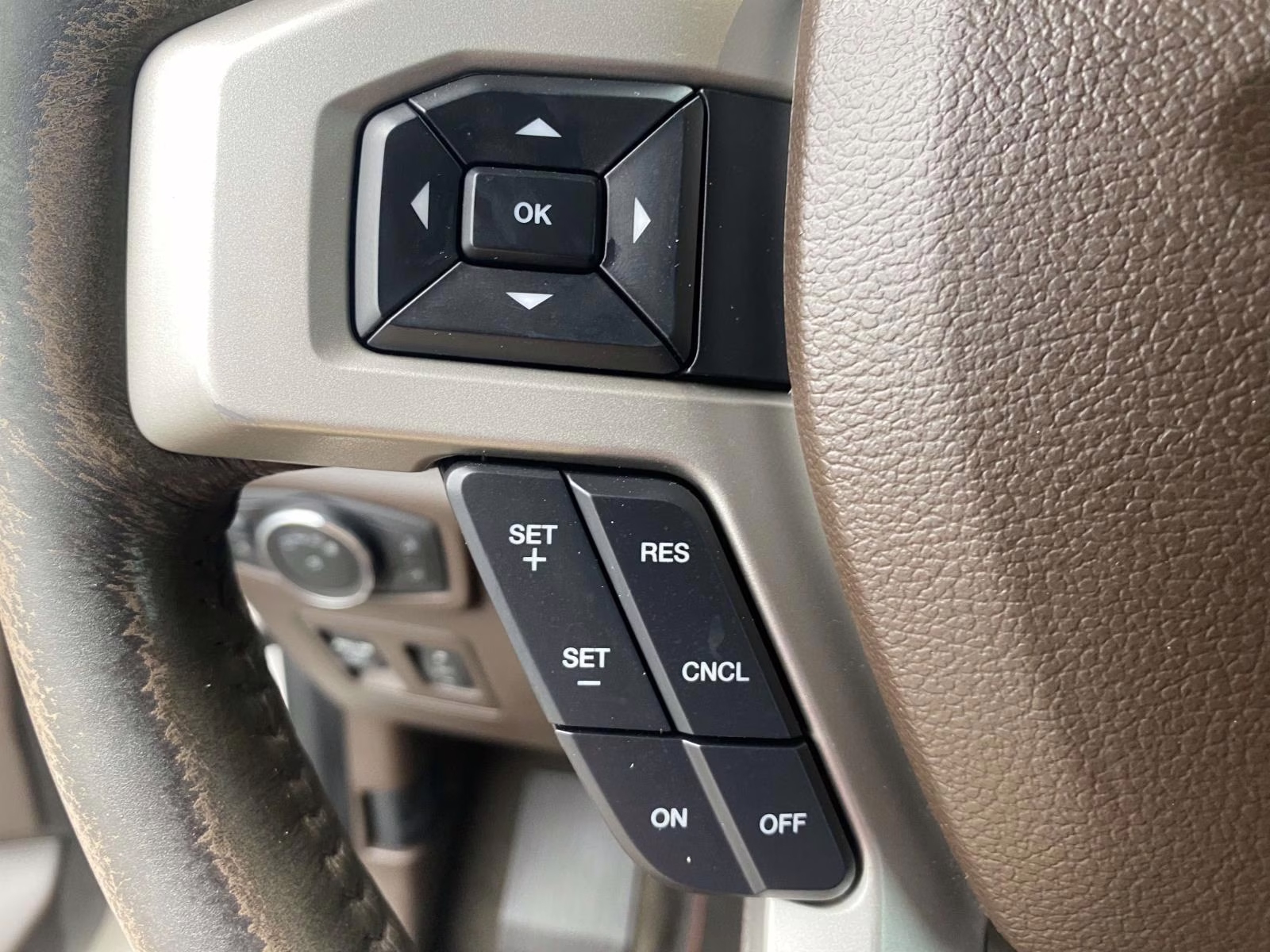 2019 White Platinum Metallic Tri-Coat Ford F-150 King Ranch 4X4 Truck