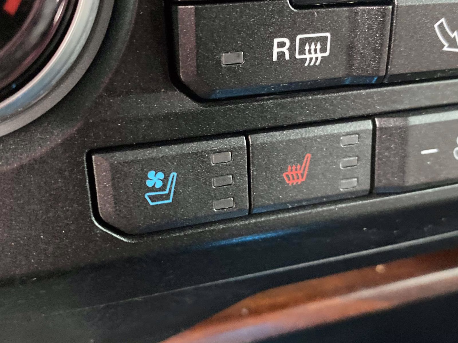 2019 White Platinum Metallic Tri-Coat Ford F-150 King Ranch 4X4 Truck