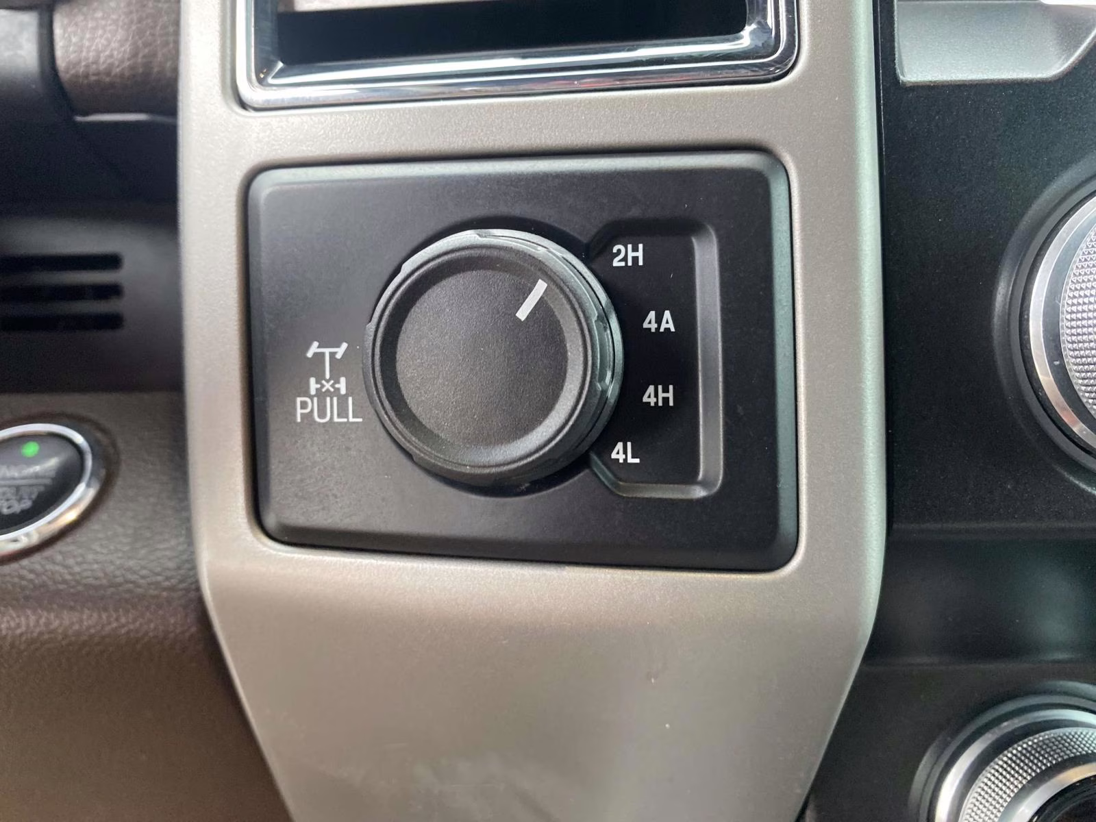 2019 White Platinum Metallic Tri-Coat Ford F-150 King Ranch 4X4 Truck