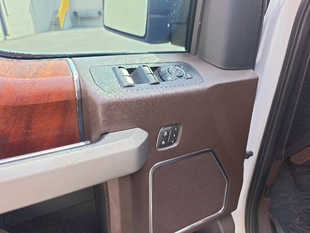 2019 White Platinum Metallic Tri-Coat Ford F-150 King Ranch 4X4 Truck