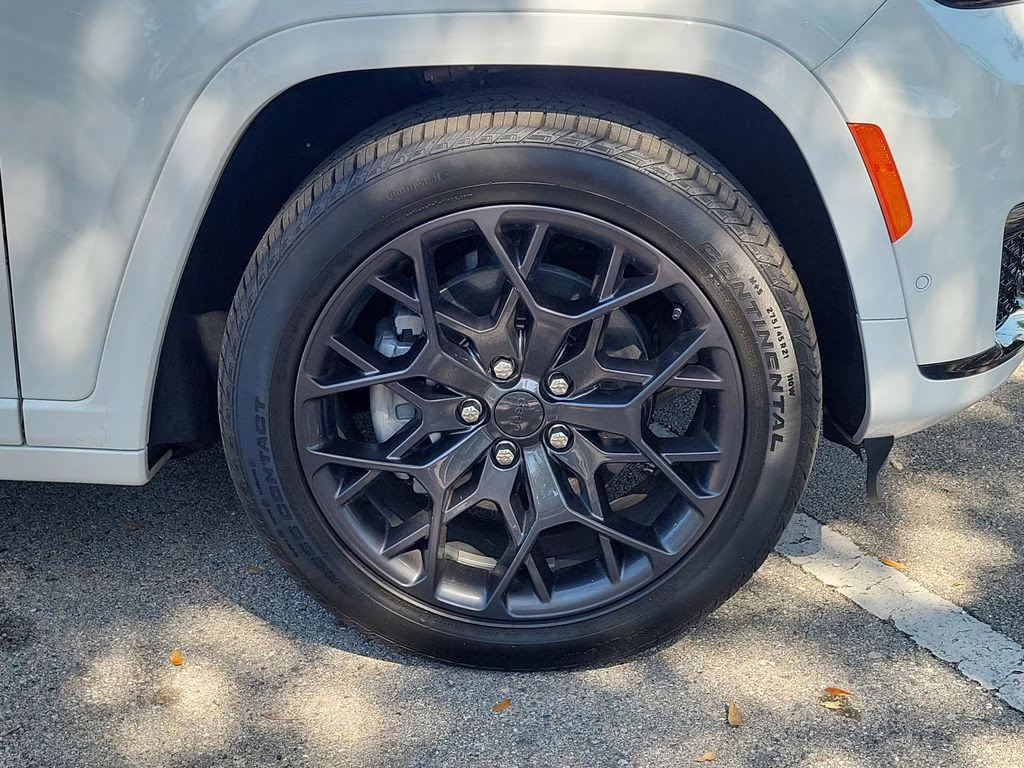 2025 White Jeep Grand Cherokee L Summit Reserve 4X4 SUV