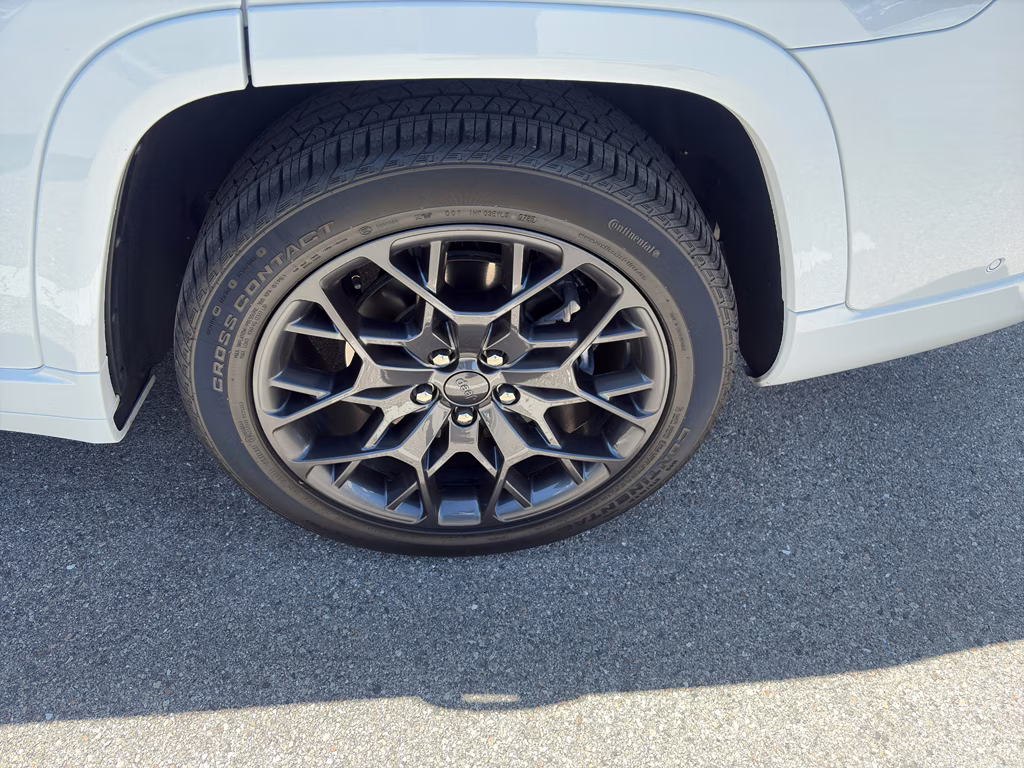 2025 White Jeep Grand Cherokee L Summit Reserve 4X4 SUV