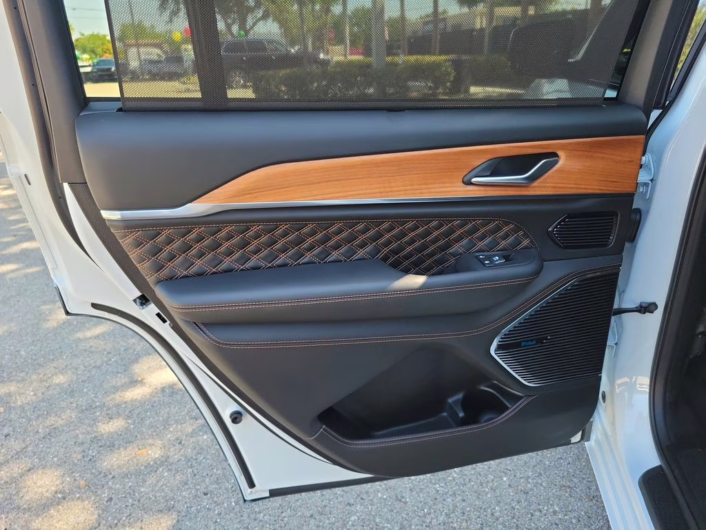2025 White Jeep Grand Cherokee L Summit Reserve 4X4 SUV