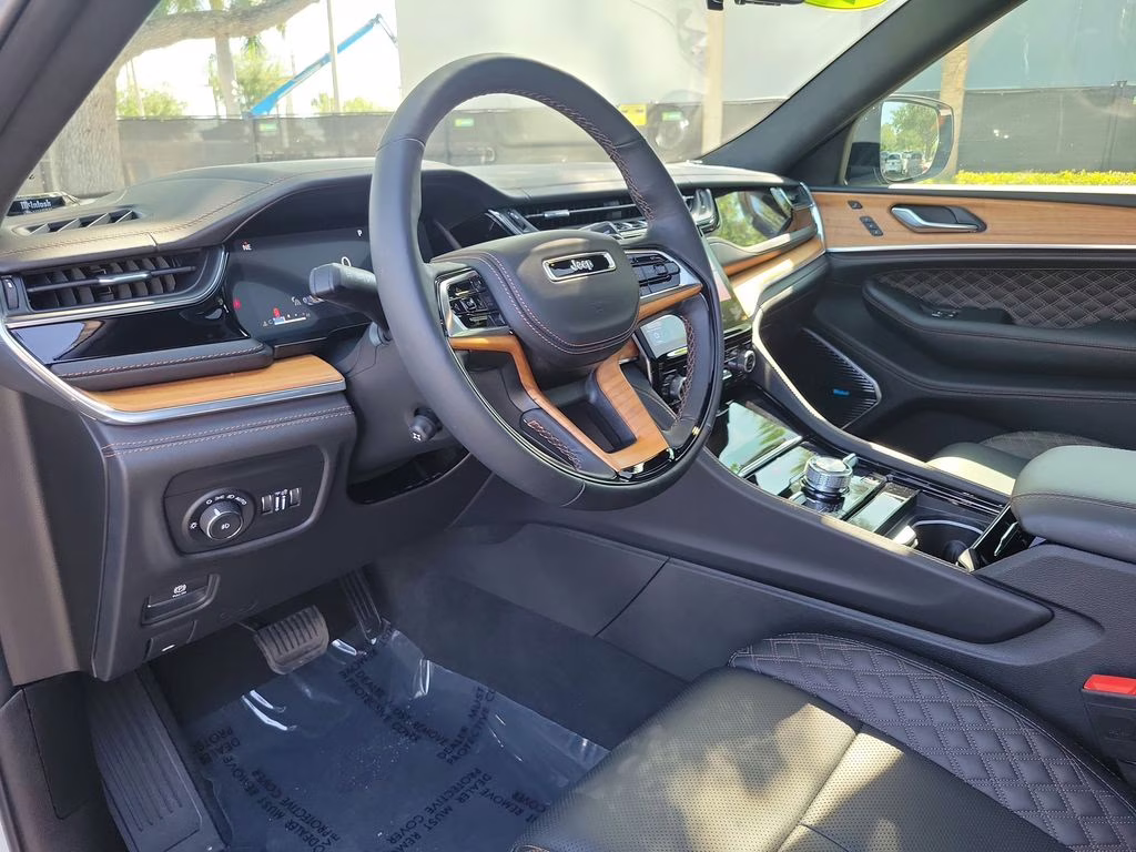 2025 White Jeep Grand Cherokee L Summit Reserve 4X4 SUV