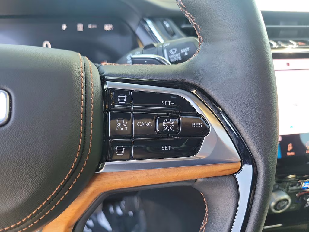2025 White Jeep Grand Cherokee L Summit Reserve 4X4 SUV