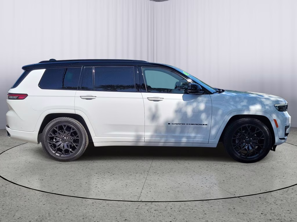 2025 White Jeep Grand Cherokee L Summit Reserve 4X4 SUV