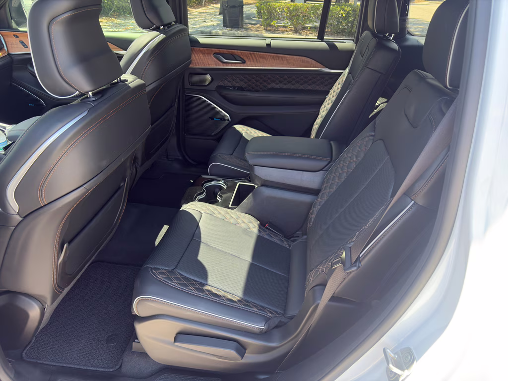 2025 White Jeep Grand Cherokee L Summit Reserve 4X4 SUV