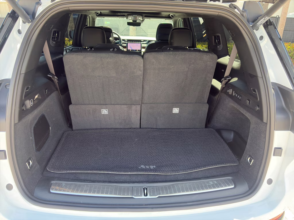 2025 White Jeep Grand Cherokee L Summit Reserve 4X4 SUV