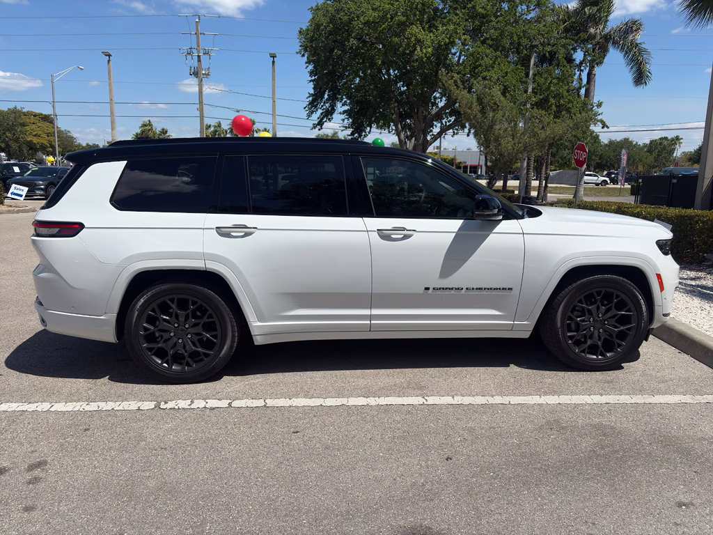 2025 White Jeep Grand Cherokee L Summit Reserve 4X4 SUV