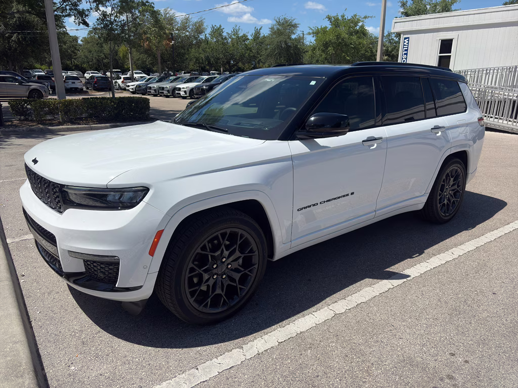 2025 White Jeep Grand Cherokee L Summit Reserve 4X4 SUV