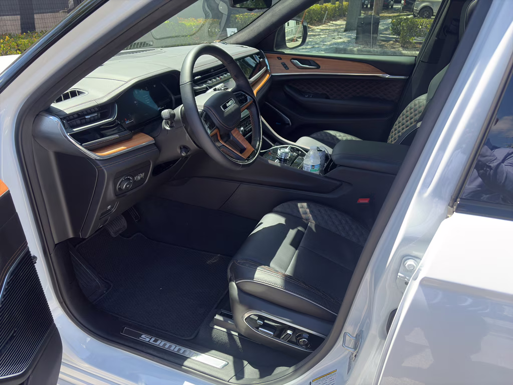 2025 White Jeep Grand Cherokee L Summit Reserve 4X4 SUV