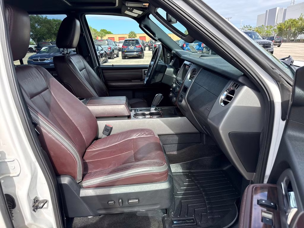 2017 White Platinum Metallic Tri-Coat Ford Expedition Platinum RWD SUV