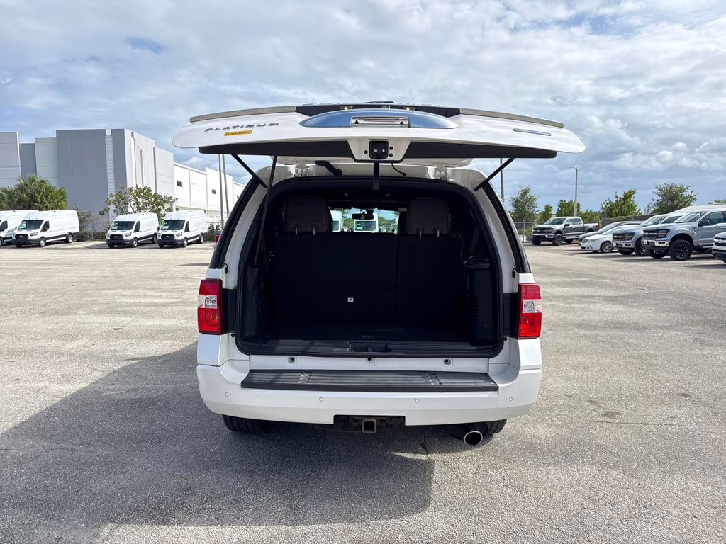 2017 White Platinum Metallic Tri-Coat Ford Expedition Platinum RWD SUV