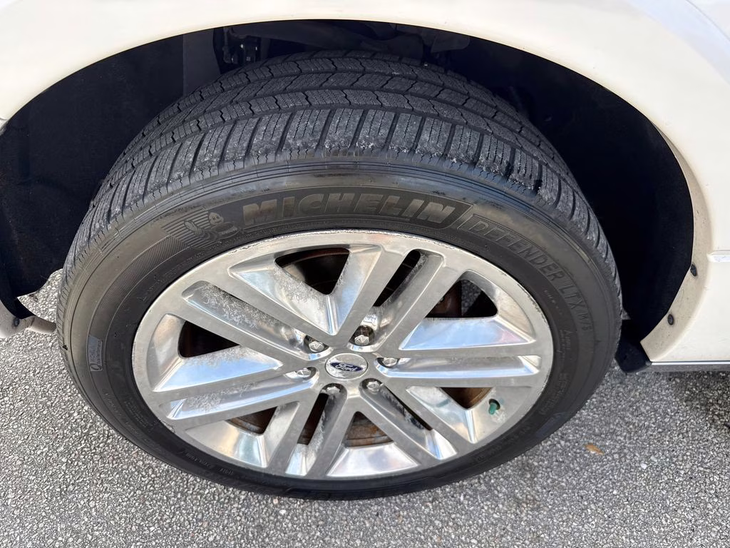 2017 White Platinum Metallic Tri-Coat Ford Expedition Platinum RWD SUV