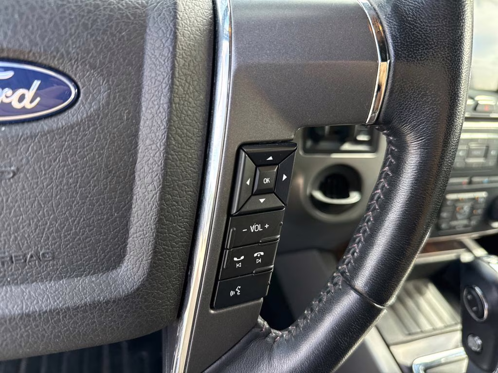 2017 White Platinum Metallic Tri-Coat Ford Expedition Platinum RWD SUV
