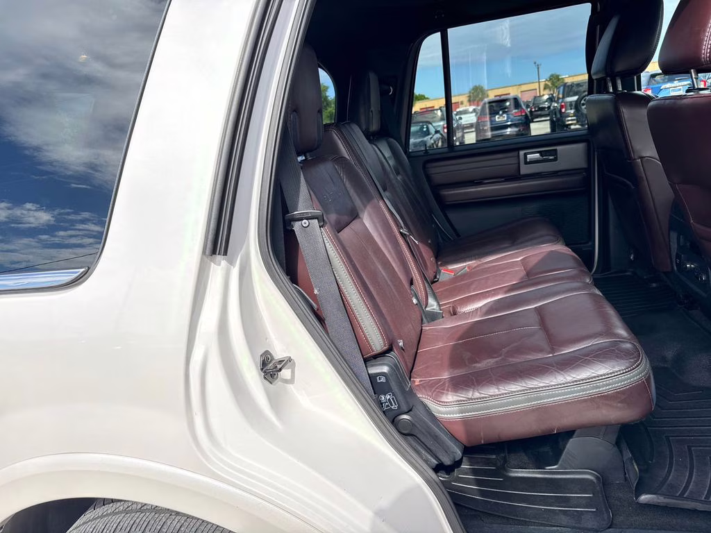 2017 White Platinum Metallic Tri-Coat Ford Expedition Platinum RWD SUV
