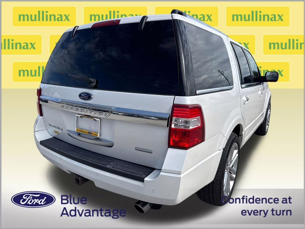 2017 White Platinum Metallic Tri-Coat Ford Expedition Platinum RWD SUV