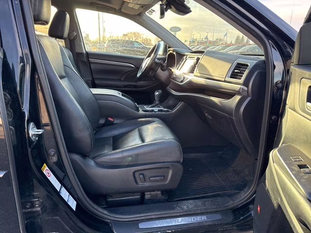 2018 Midnight Black Metallic Toyota Highlander Hybrid Limited Platinum AWD SUV