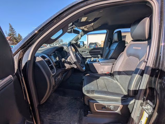 2023 Diamond Black Crystal Pearlcoat Ram 1500 Laramie 4X4 Truck