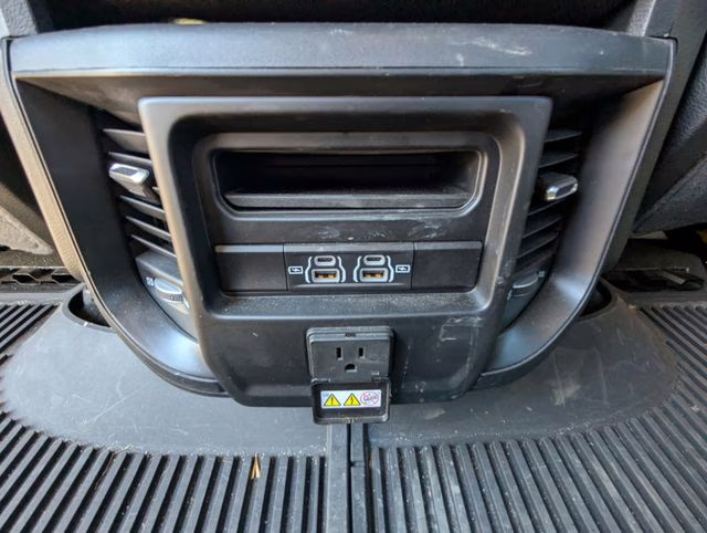 2023 Diamond Black Crystal Pearlcoat Ram 1500 Laramie 4X4 Truck